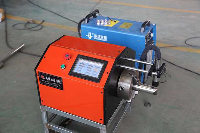 等離子切割機是借助等離子切割技術(shù)對金屬材料進行加工的機械。